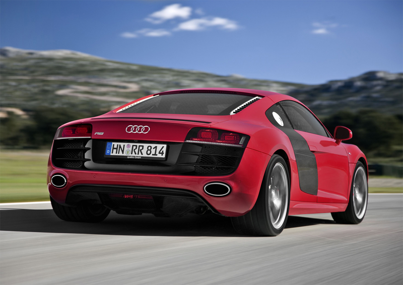 Illustration for article titled 2010 Audi R8 5.2 V10 Proves Ten Sounds Better Than Eight
